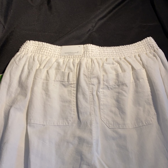 Linen Elastic Smocked Waist Capri Pants - Picture 3 of 8
